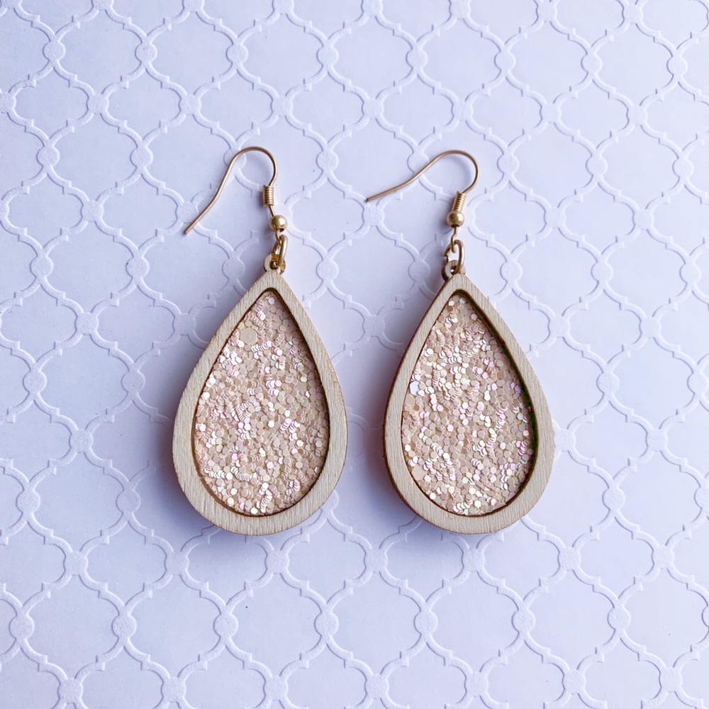 Cream glitter wood earrings 🔥2 for$20🔥
